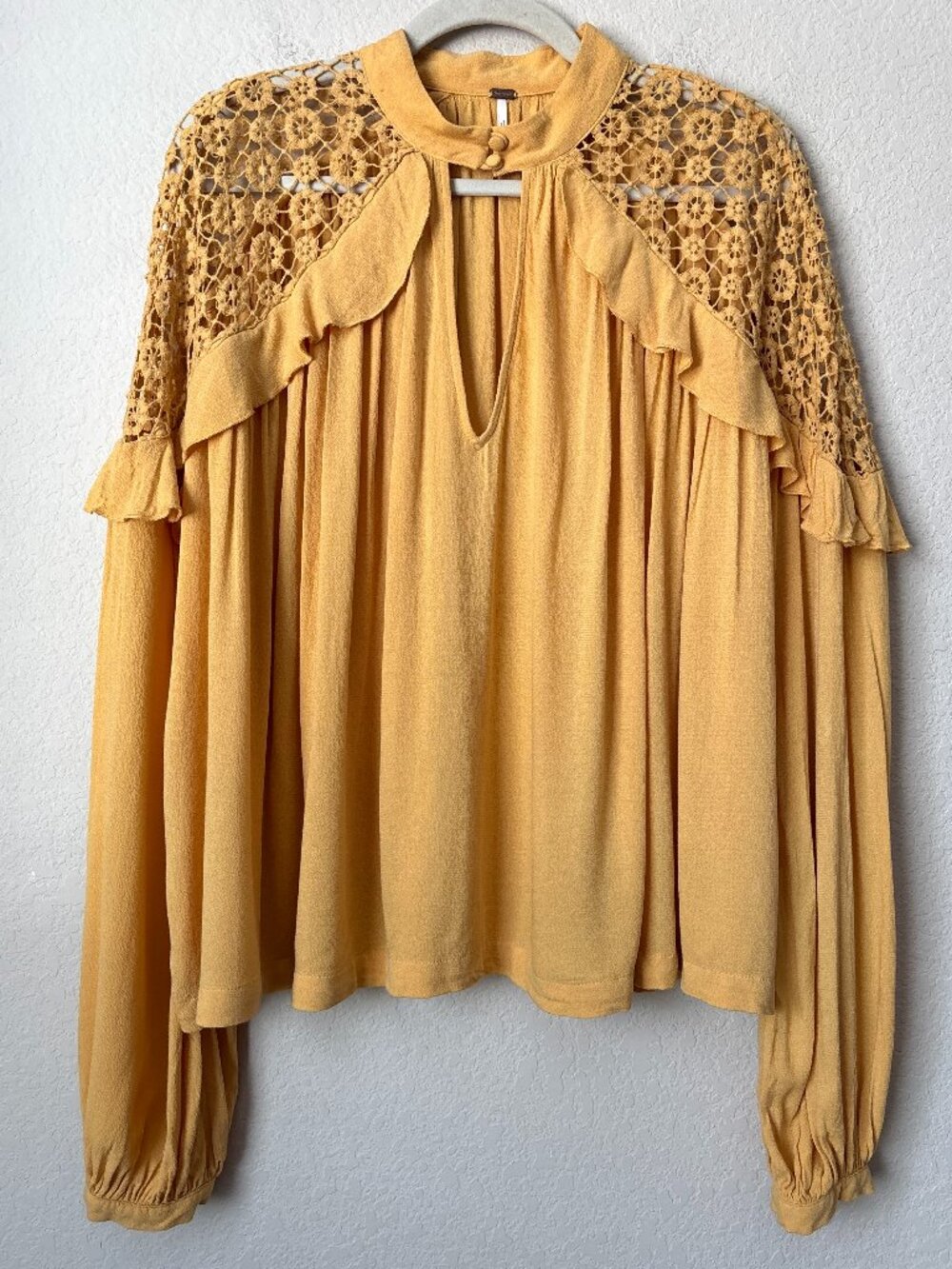 Free People Little Bit Of Love Crochet Lace Open Shoulder Blouse Top - Picture 2 of 10